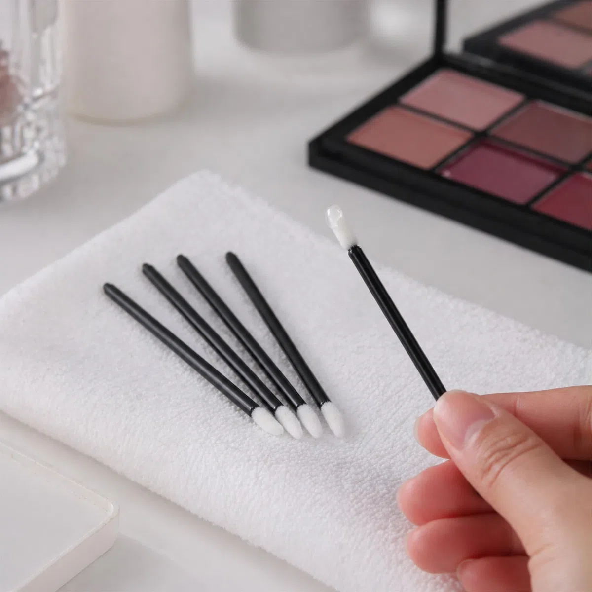 KEILEOHO 1000 Stück Schwarz Einweg Lippenpinsel, Make Up Lippenstift Pinsel aus PP Material, Makeuppinsel für Lipgloss und Lippenstift, Kosmetik Applikator