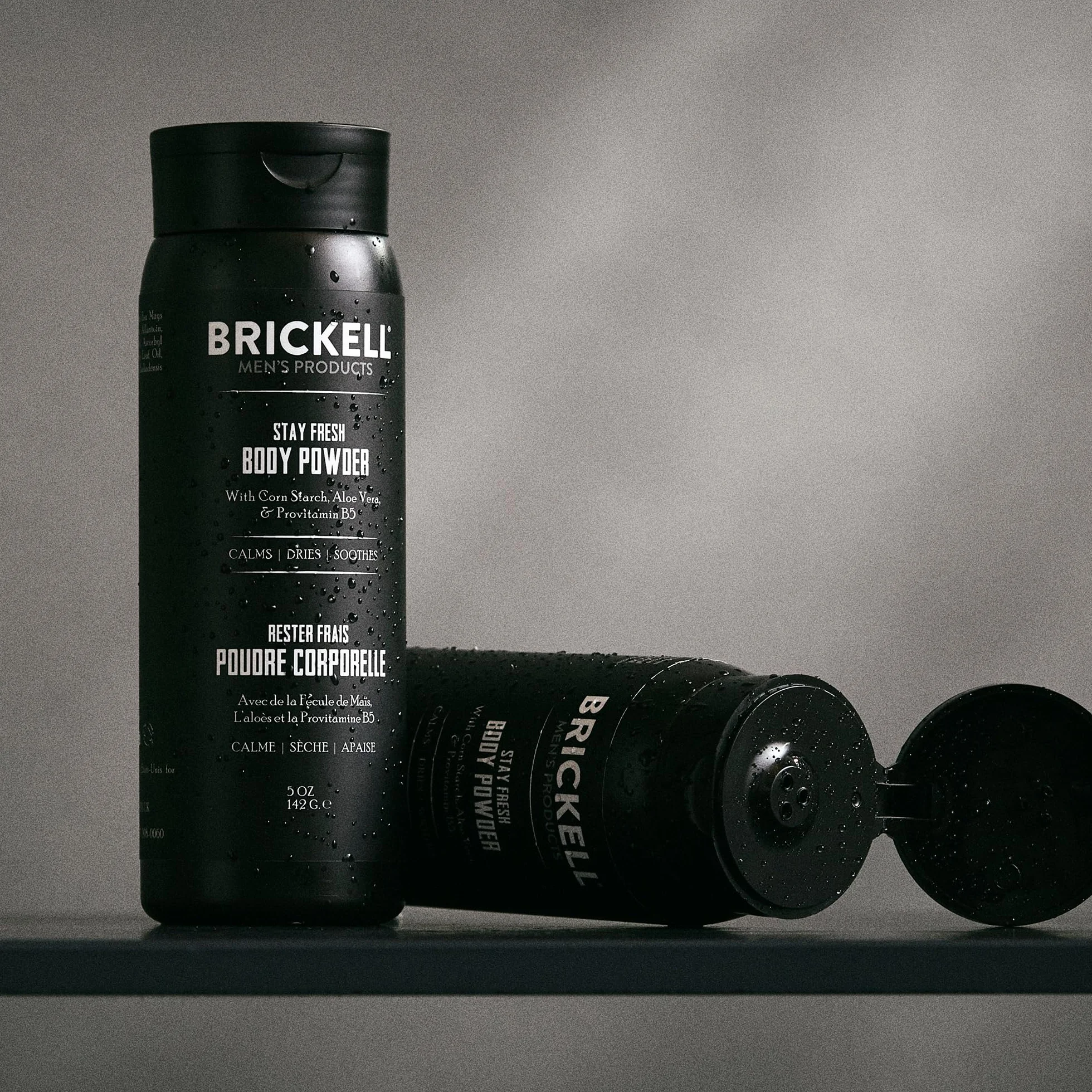 Brickell Men's Stay Fresh Körperpuder für Männer, Natürlich und Biologisch, Ohne Talkum, Absorbiert Schweiß, Hält die Haut Rrocken (Parfümfrei, 142 g)