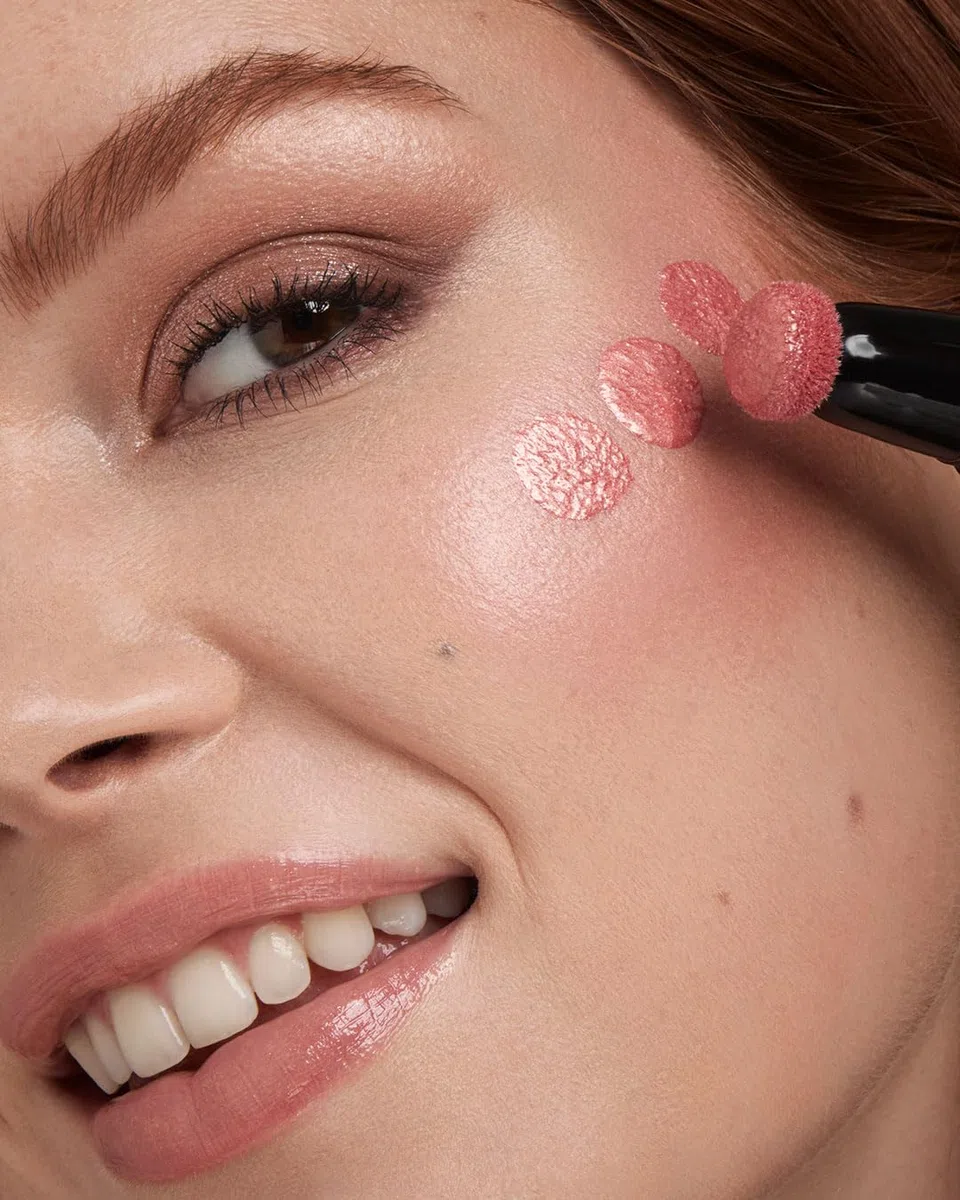 KIKO Milano Plush Blush 02, Flüssig-Rouge Mit Applikatorschwämmchen