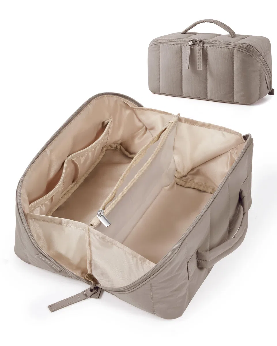 BAGSMART Reise Kosmetiktasche Damen, Tragbarer Wasserabweisender Schminktasche, Puffer Make Up Tasche Cosmetic Bag offene, Flache Kulturtasche für Toilettenartikel, Pinsel, Kamel