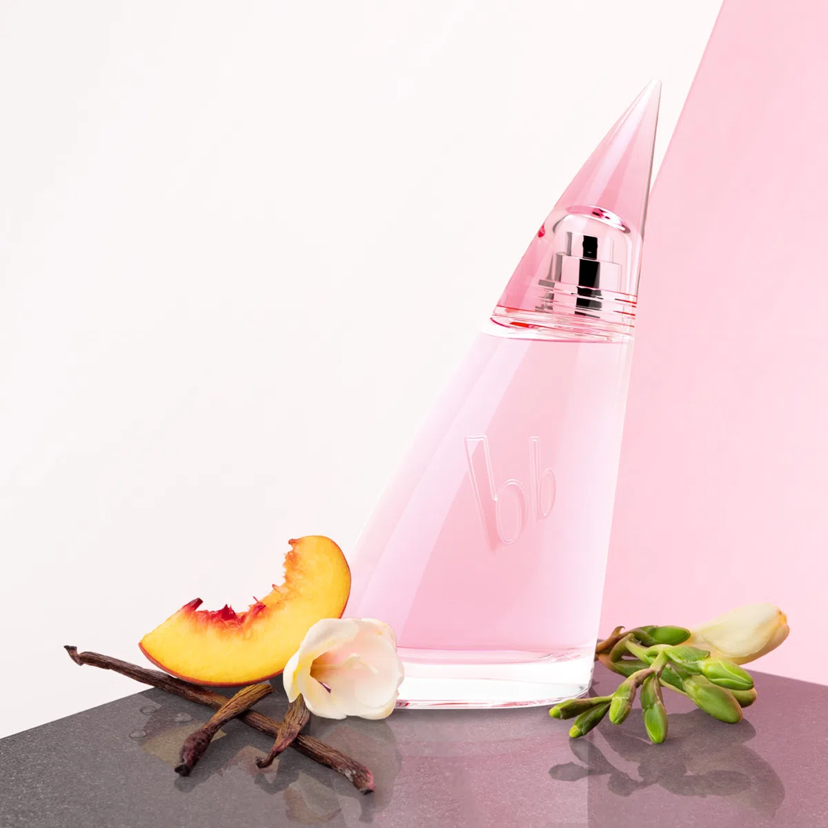 bruno banani Woman Eau de Toilette Natural Spray, blumig-fruchtiges Damen-Parfum, Glasflakon mit Zerstäuber, 100ml